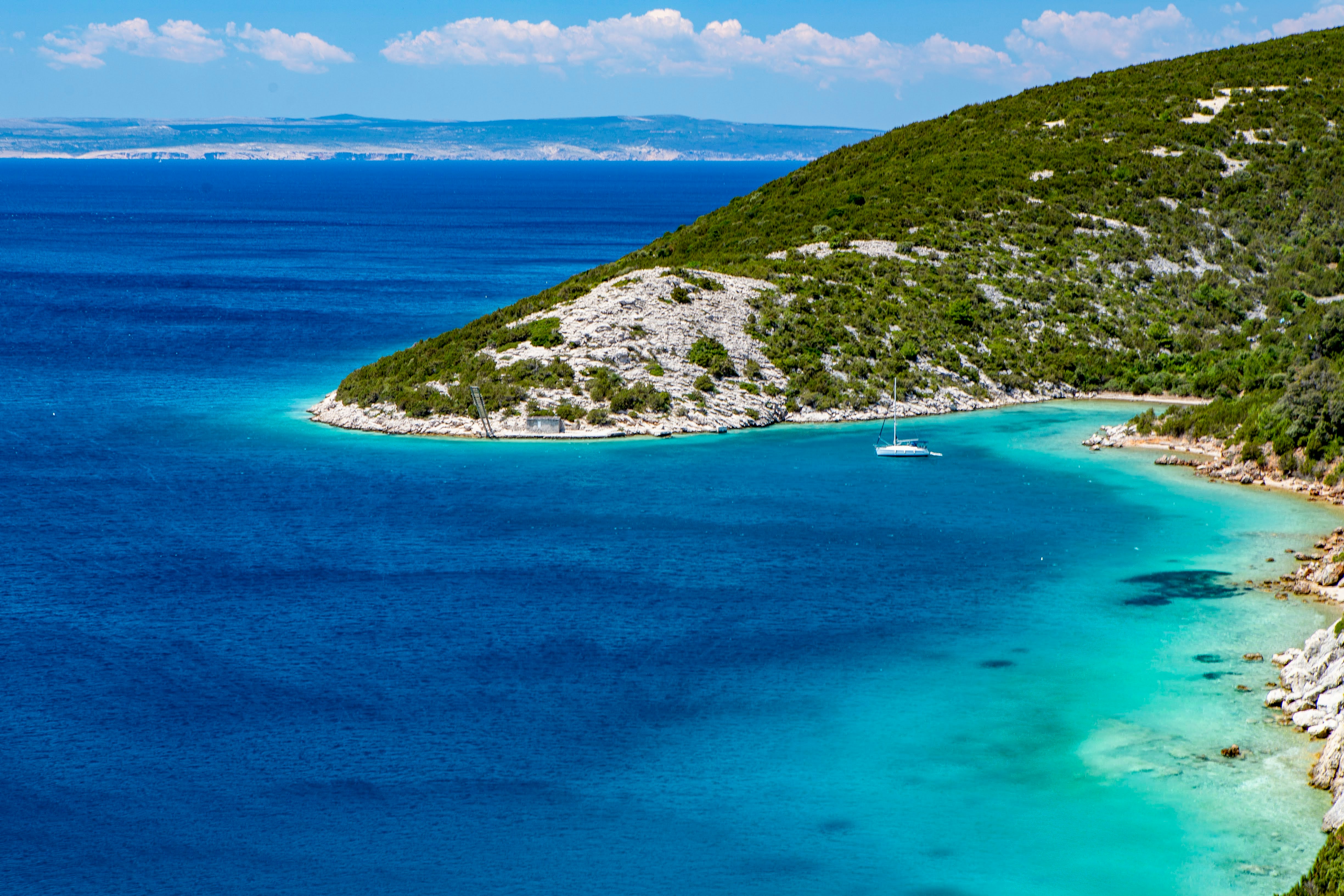 Yachtcharter buchen: Diese Kosten bestimmen den Endpreis