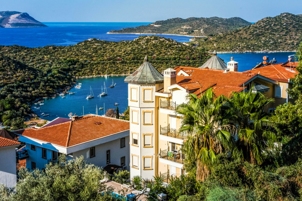 Segeln in Kaş zeigt die wildere lykische Küste der Türkei.