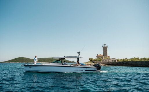 Axopar 37 Sun Top, Axopar 37