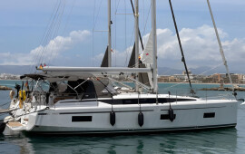 Bavaria C42, Blue Eyes