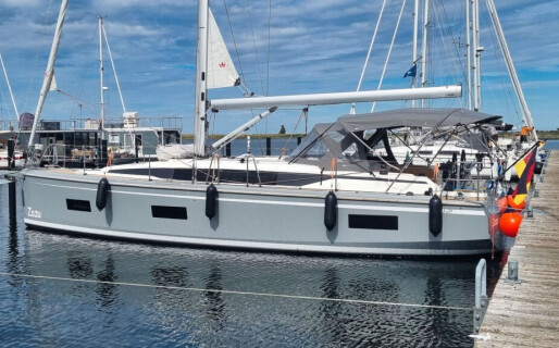 Bavaria C42, Zazu