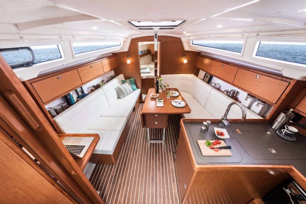 Bavaria Cruiser 34 Feeling Good