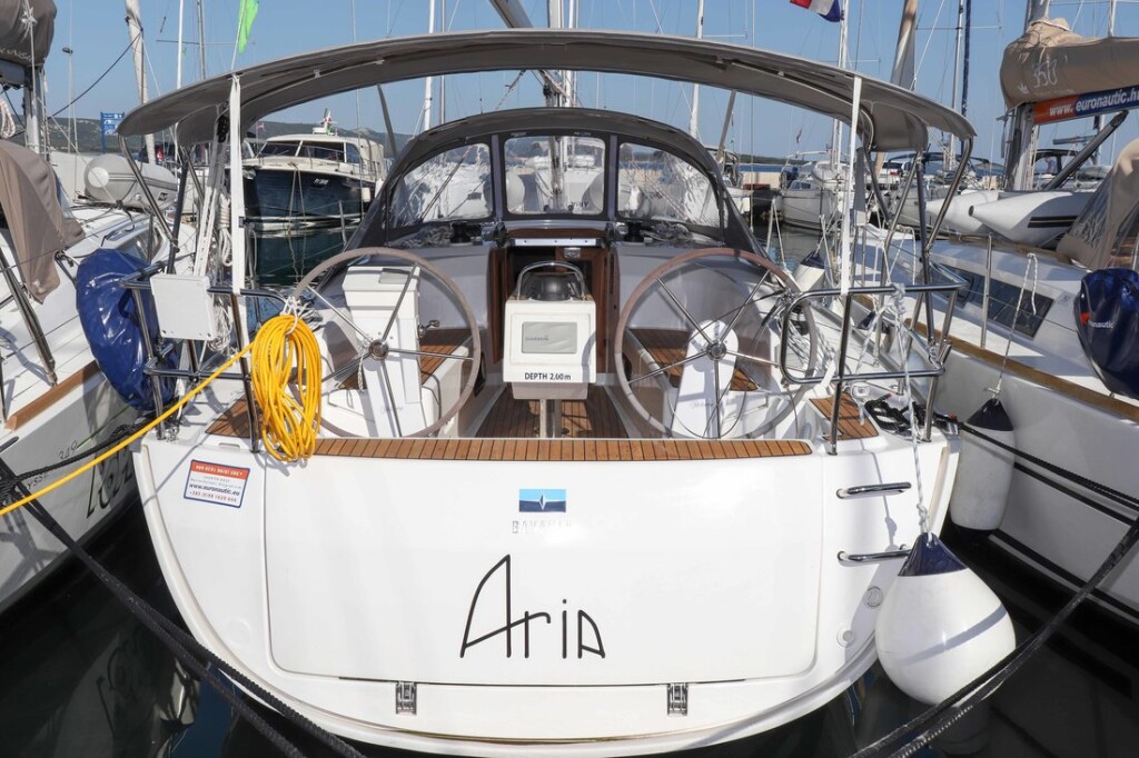 Bavaria Cruiser 34, Aria