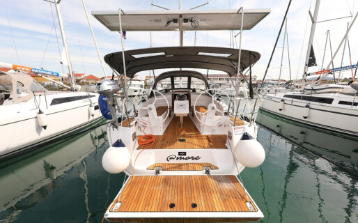Bavaria Cruiser 37, aMore