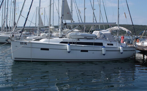 Bavaria Cruiser 37, Jugo