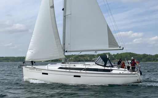 Bavaria Cruiser 37, Happy Place