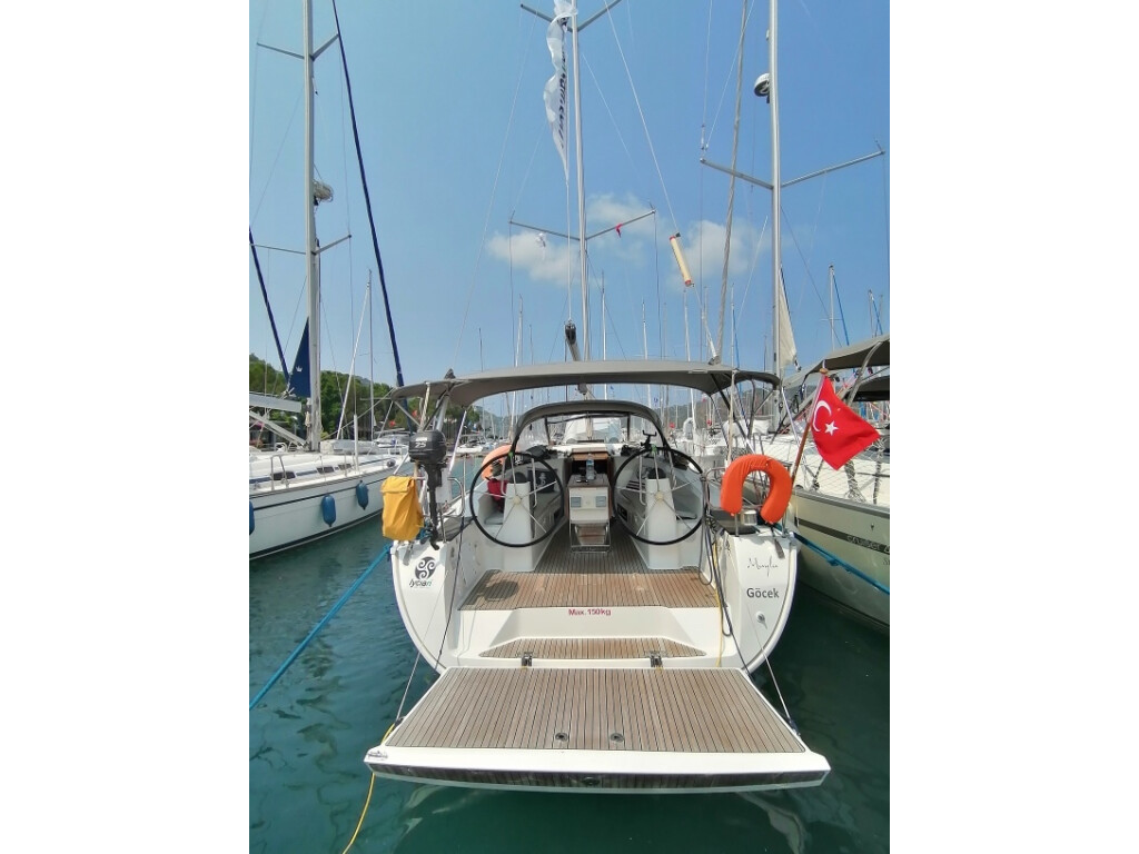 Bavaria Cruiser 40, Mayla