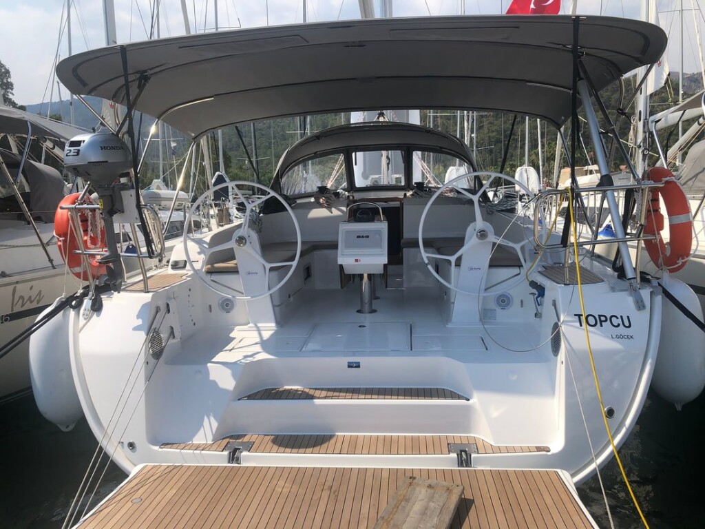 Bavaria Cruiser 46, Topcu