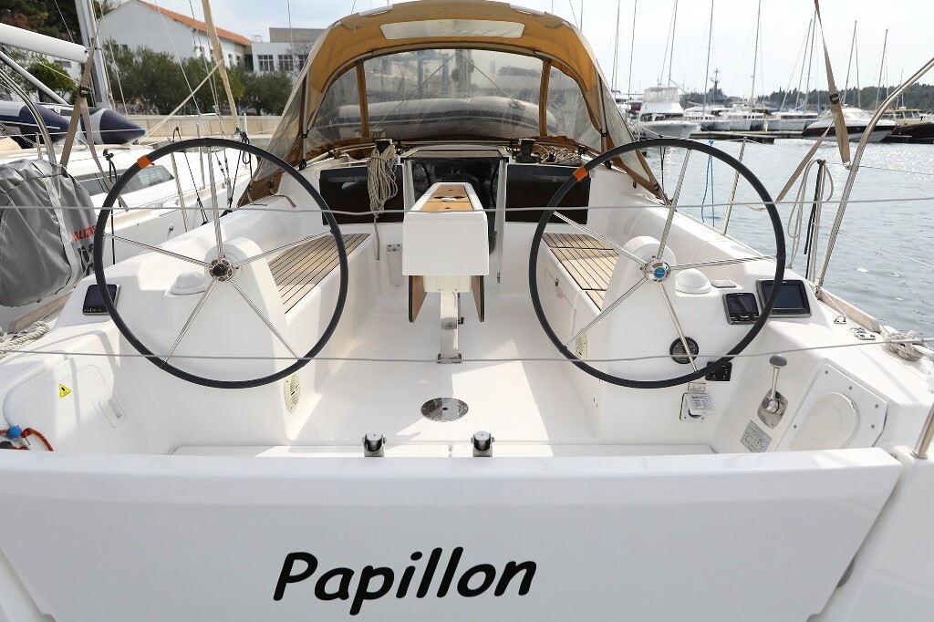 Dufour 350 GL, Papillon