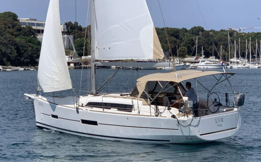 Dufour 382 GL, Lia