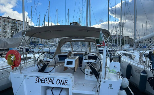Dufour 390 GL, Special One