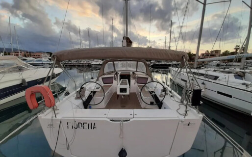 Dufour 430 GL, Fiodena