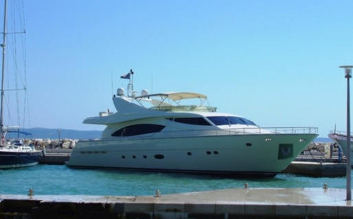 Ferretti Yachts 880, Estia YI