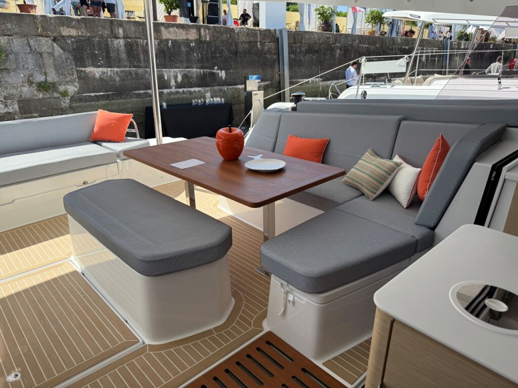 Fountaine Pajot FP 44 Maestro Raven