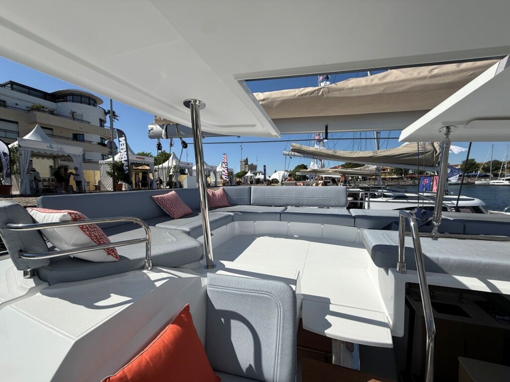 Fountaine Pajot FP 44 Maestro Raven