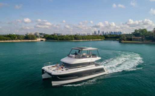 Fountaine Pajot MY5, Mala