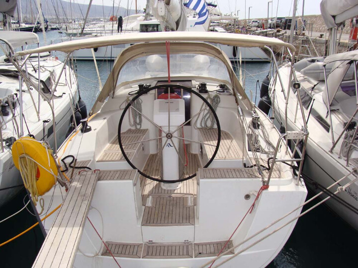 Hanse 325, Selini