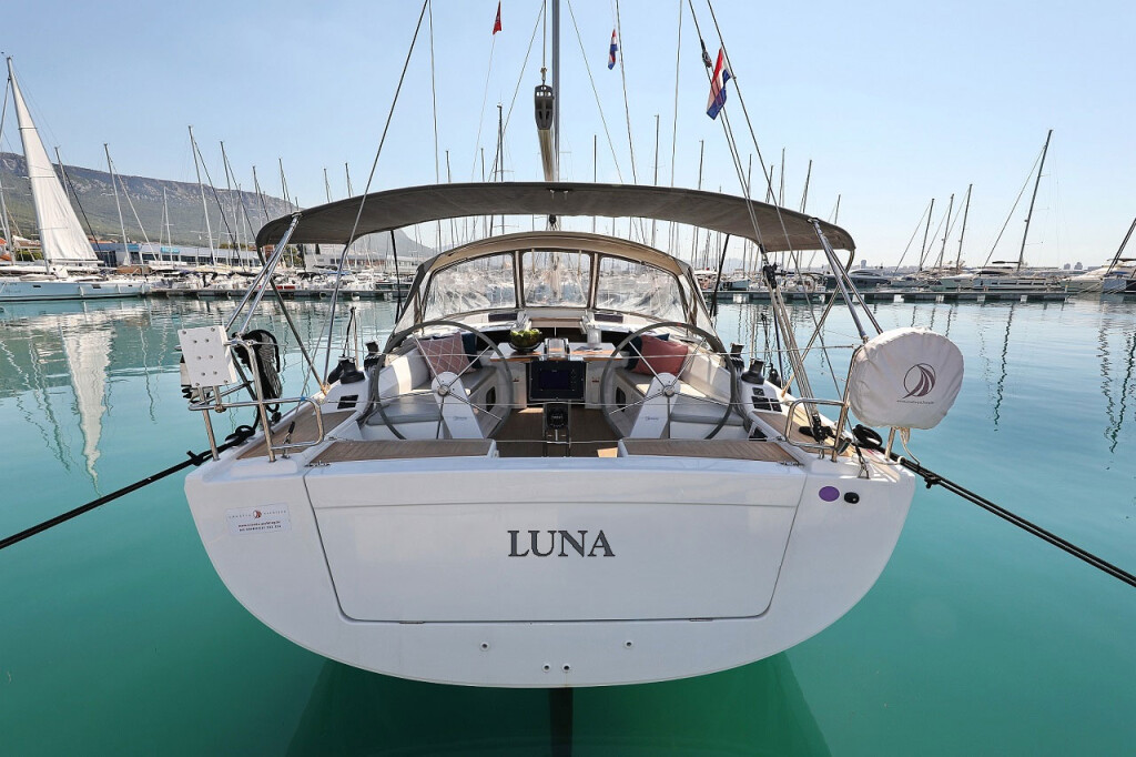 Hanse 415, Luna