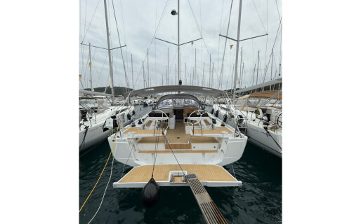 Hanse 460, Amari