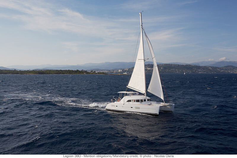 Lagoon 380, LUNASEA 