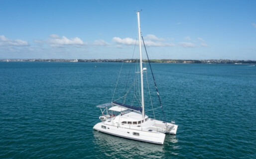 Lagoon 380, Miko