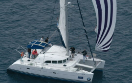 Lagoon 380, Ploto