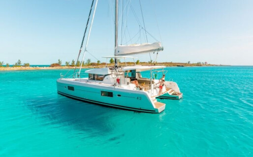 Lagoon 42, Laurencia