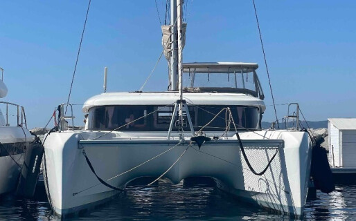 Lagoon 42, Aventura
