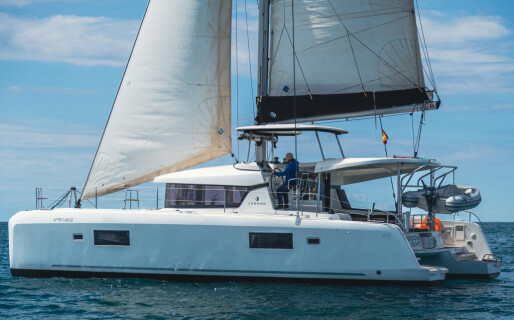 Lagoon 42, Moonlight