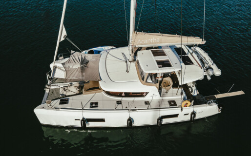 Lagoon 42, Acantha