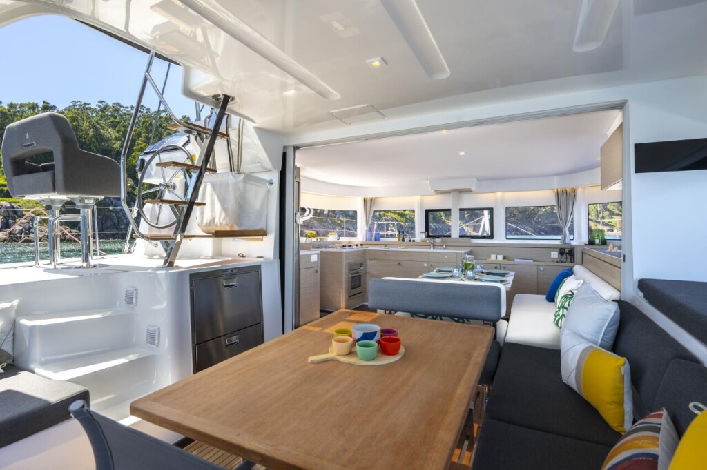 Lagoon 43 Solara