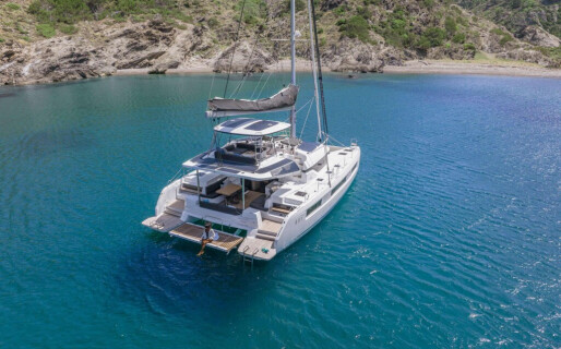 Lagoon 51, Almira