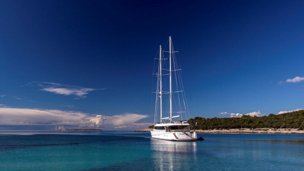 MS Custom Line M/Y Aurum Sky