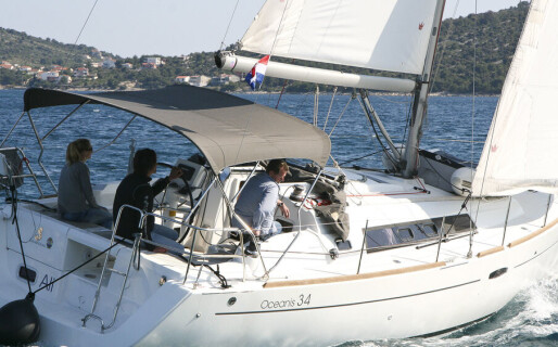 Oceanis 34.2, LL Skyhawk