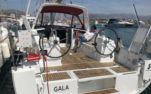 Oceanis 35, Gala