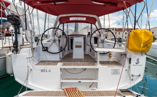 Oceanis 35.1, Bela