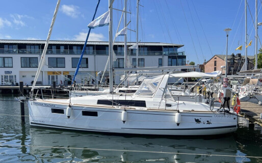 Oceanis 35.1, Hakuna Matata