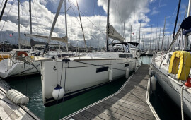 Oceanis 38.1, Delfino