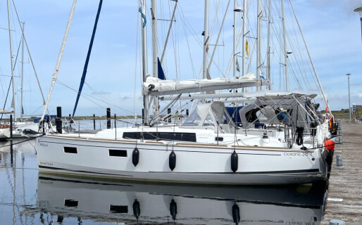 Oceanis 38.1, Neela