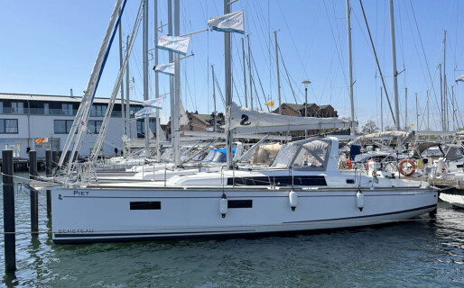 Oceanis 38.1, Piet