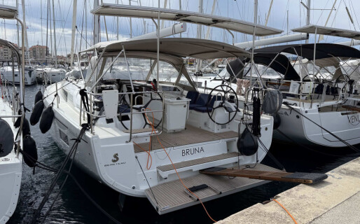 Oceanis 40.1, Bruna