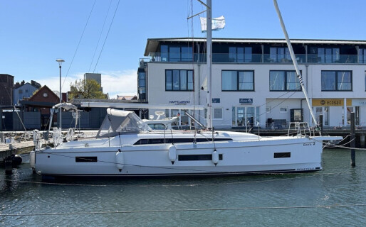 Oceanis 40.1, Raya