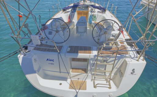 Oceanis 43, Aias