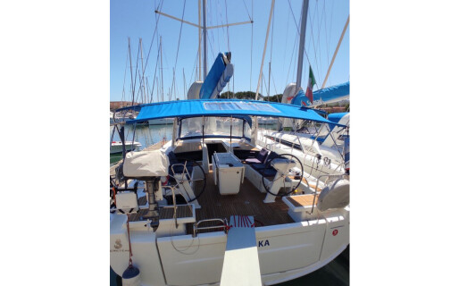 Oceanis 46.1, Namaka