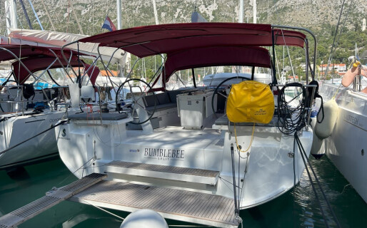 Oceanis 46.1, Bumblebee
