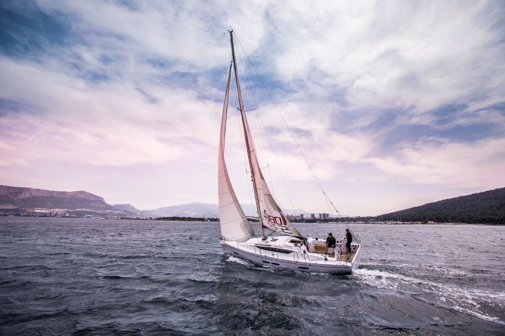 Salona 380 Navis Celere