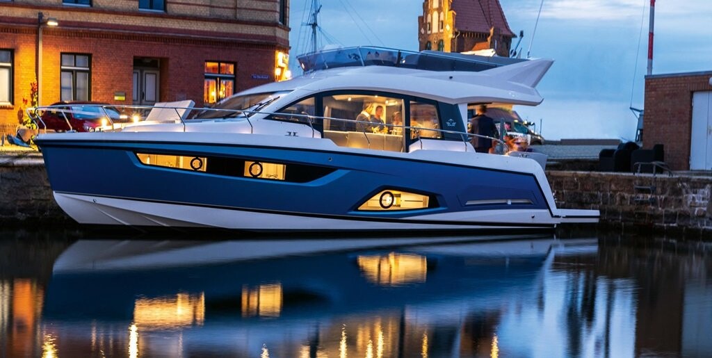 Sealine F430 Blue Lagoon
