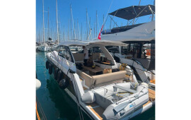 Sealine S335, Felicita