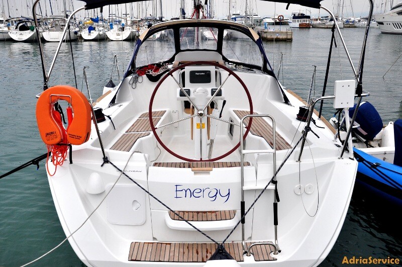 Sun Odyssey 33i, Energy