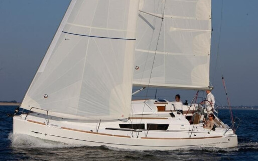 Sun Odyssey 33i, Cosma